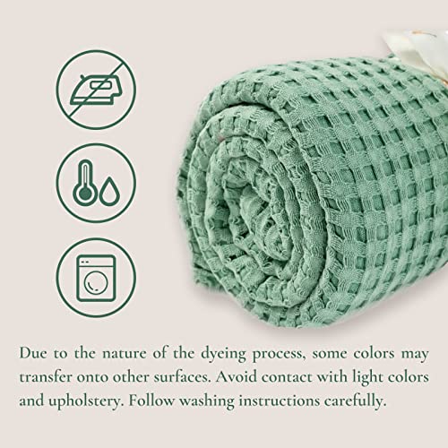 Amélie Home 100% Cotton Waffle Knit Throw Blanket, Soft Lightweight Blanket with Tassels, Decorative Breathable Textured Throw Blankets for Couch Bed Sofa, 50x60, Green