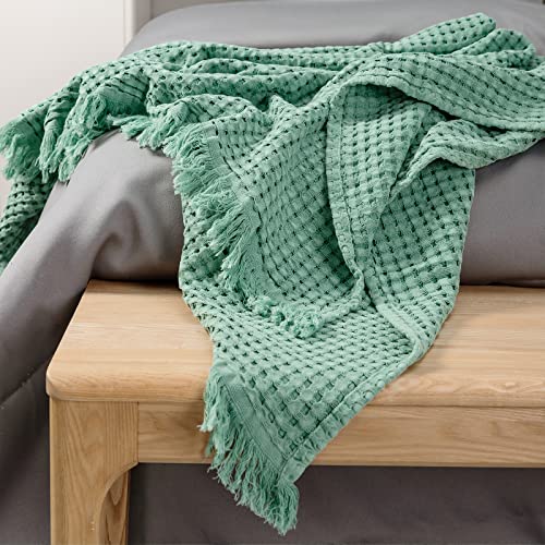 Amélie Home 100% Cotton Waffle Knit Throw Blanket, Soft Lightweight Blanket with Tassels, Decorative Breathable Textured Throw Blankets for Couch Bed Sofa, 50x60, Green