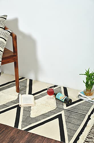 HOMEMONDE Boho Tufted Small Area Rug Washable 2x3 ft Cotton Geometric Woven Farmhouse Shaggy Throw Area Rug with Tassels for Entryway, Doormat, Kitchen Home Decor