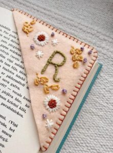 personalized hand embroidered corner bookmark, hand stitched felt corner letter bookmark, felt triangle bookmark, cute flower letter embroidery bookmarks for book lovers