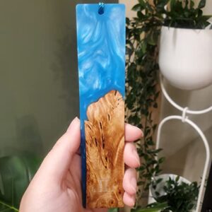 LA LIBURU Unique Hand Made Wooden and Blue Resin Bookmark with Tassel (1 Random Piece Style)