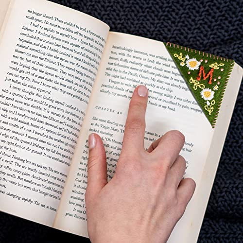 2Pcs Embroidered Corner Bookmark, Stitched Felt Corner Letter Bookmark, Bloomy Line Bookmark, Felt Corner Page Book Marks, Flower Letter Embroidery Bookmarks for Book Lovers(R, M)