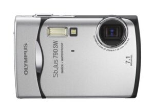 olympus stylus 790sw 7.1mp waterproof digital camera with dual image stabilized 3x optical zoom (silver)
