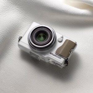 Olympus XZ-2 Digital Camera (White) - International Version (No Warranty)