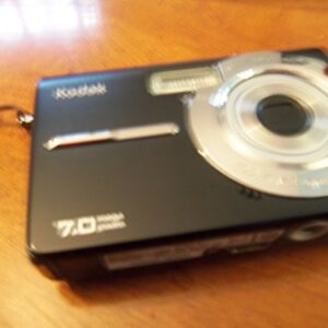 Kodak Easyshare M753 7 MP Digital Camera with 3xOptical Zoom (Black)