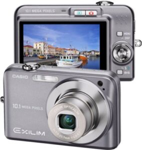 10.1mp camera with 3x optical zoom and 2.8″ wide-format lcd