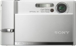 sony cybershot dsct30 7.2mp digital camera with 3x super steadyshot stabilization zoom