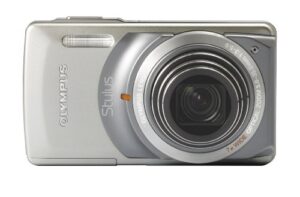 olympus stylus 7010 12mp digital camera with 7x dual image stabilized zoom and 2.7 inch lcd (silver)