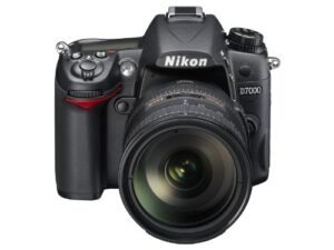 nikon d7000 18-200vrii lens kit 16.2mp dslr camera with 3.0-inch lcd