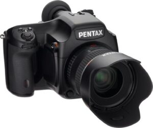 pentax 645d 40mp medium format digital slr camera with 3-inch lcd screen (body only)