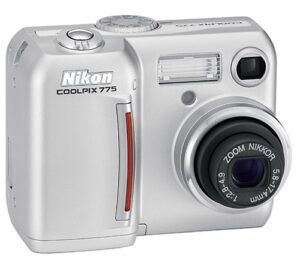 nikon coolpix 775 2mp digital camera with 3x optical zoom