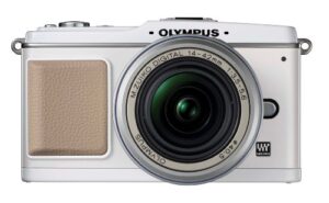 olympus pen e-p1 12.3 mp micro four thirds interchangeable lens digital camera with 14-42mm f/3.5-5.6 zuiko digital zoom lens (white body/silver lens)