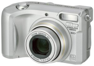 nikon coolpix 4800 4mp digital camera with 8.3x optical zoom