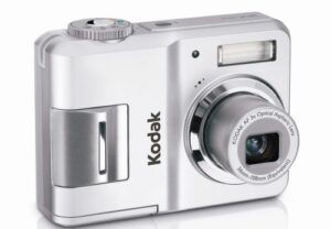 kodak easyshare c433 4 mp digital camera with 3xoptical zoom (old model)