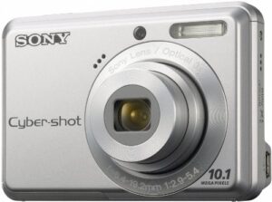 sony cyber-shot® dsc-s930 10-mp digital camera with 3x optical zoom, 2.4″ lcd, image stabilization, face detection (silver)