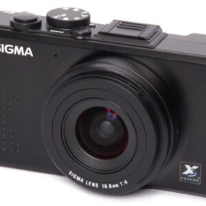 Sigma DP1x 14MP FOVEON CMOS Sensor Digital Camera and 2.5 Inch LCD