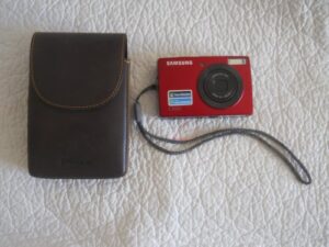 samsung l100 8.2mp digital camera with 3x optical zoom (red)