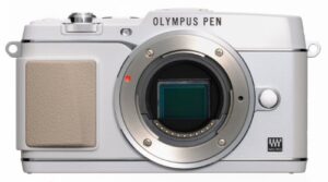 olympus e-p5 16.1mp mirrorless digital camera with 3-inch lcd- body only (white)