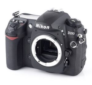nikon d200 10.2mp digital slr camera (body only) (discontinued by manufacturer) (renewed)