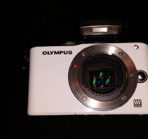 Olympus PEN E-PL3 14-42mm 12.3 MP Mirrorless Digital Camera with CMOS Sensor and 3x Optical Zoom (White) (Old Model)