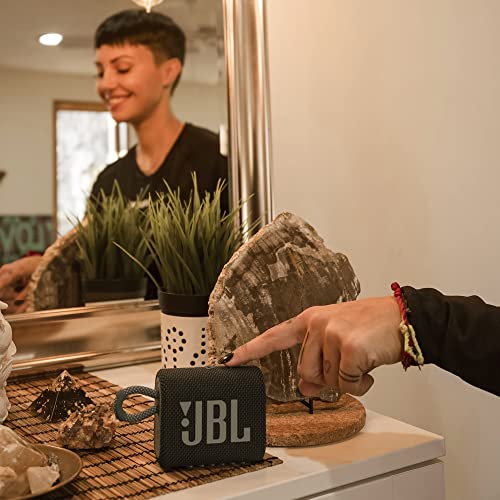 JBL Go 3: Portable Speaker with Bluetooth, Built-in Battery, Waterproof and Dustproof Feature - Black