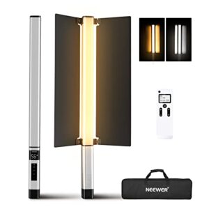 neewer cl124 handheld led video light stick with metal barndoor, portable dimmable bi-color 3200k~5600k 1500lux cri 97+ 2.4ghz remote control/built-in 2500mah battery/lcd display photography light kit