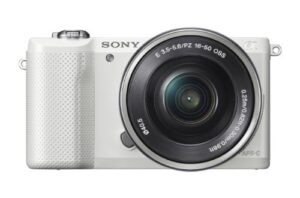 sony alpha a5000 mirrorless digital camera with 16-50mm oss lens (white) (renewed)