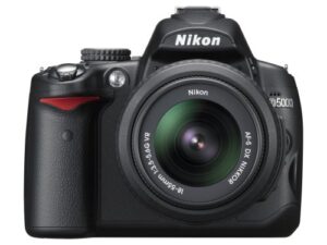 nikon d5000 12.3 mp dx digital slr camera with 18-55mm f/3.5-5.6g vr lens and 2.7-inch vari-angle lcd (renewed)