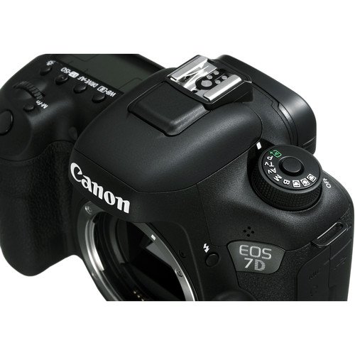 Canon EOS 7D Mark II DSLR Camera (BodyOnly) +Sunshine Bundle