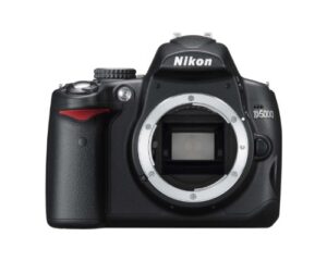 nikon d5000 12.3 mp dx digital slr camera with 18-55mm f/3.5-5.6g vr lens and 2.7-inch vari-angle lcd