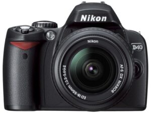 nikon d40 6.1mp digital slr camera kit with 18-135mm f/3.5-5.6g ed-if af-s dx zoom-nikkor lens