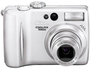nikon coolpix 5900 5mp digital camera with 3x optical zoom