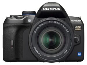 olympus evolt e620 12.3mp dslr with is, 2.7-inch swivel lcd with 14-42mm f/3.5-5.6 and and 40-150mm f/4.0-5.6 ed zuiko lenses