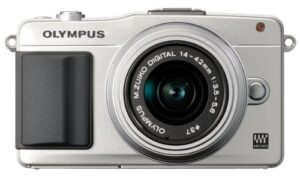 olympus e-pm2 mirrorless digital camera with 14-42mm lens (silver) (old model)