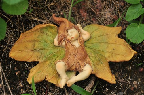 Top Collection Enchanted Story Fairy Garden Sleeping Fairy Baby Outdoor Statue, 3.75 by 5.75-Inch