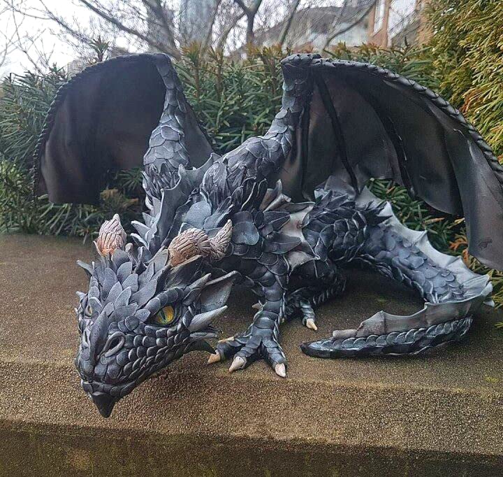 SANLINGBA 2022 New Squatting Dragon Sculpture-Dragon Guardian, Gothic Dragon Statues, Garden Gargoyle Figurine, Resin Lifelike Dragon Yard s, Long-Lasting Colorfast Ornaments Patio, Black, 20×15×10cm