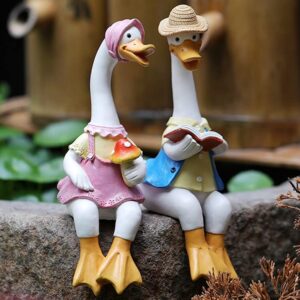 JARPSIRY 2 Pcs Sitting Couple Duck Garden Statues Outdoor Fence Decor Cute Resin Ducks Figurine Funny Goose Lovers Sculpture for Home Office Patio Lawn Yard Ornaments