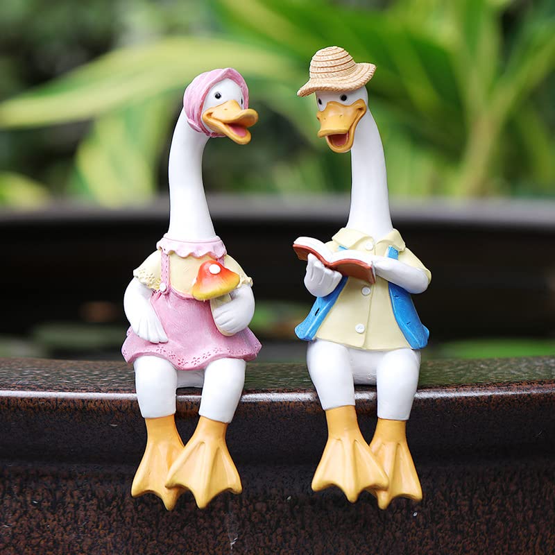 JARPSIRY 2 Pcs Sitting Couple Duck Garden Statues Outdoor Fence Decor Cute Resin Ducks Figurine Funny Goose Lovers Sculpture for Home Office Patio Lawn Yard Ornaments