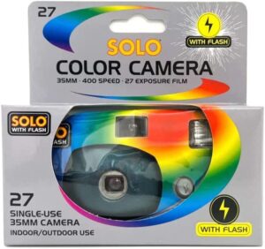 solo single-use 35mm film camera with flash (400 asa, 27 exposures)