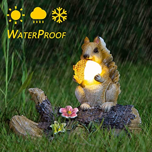 Solar Garden Statue Outdoor Decor, Squirrel Holding a Pinecone Stood on Trunk with Solar LED Lights, Outside Decoration for Patio Yard Lawn Porch Ornaments Gardening Gift