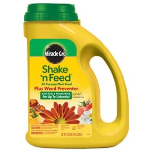 Miracle-Gro 1038361 Shake 'N Feed All Purpose Plant Food Plus Weed Preventer1, 4.5 lb