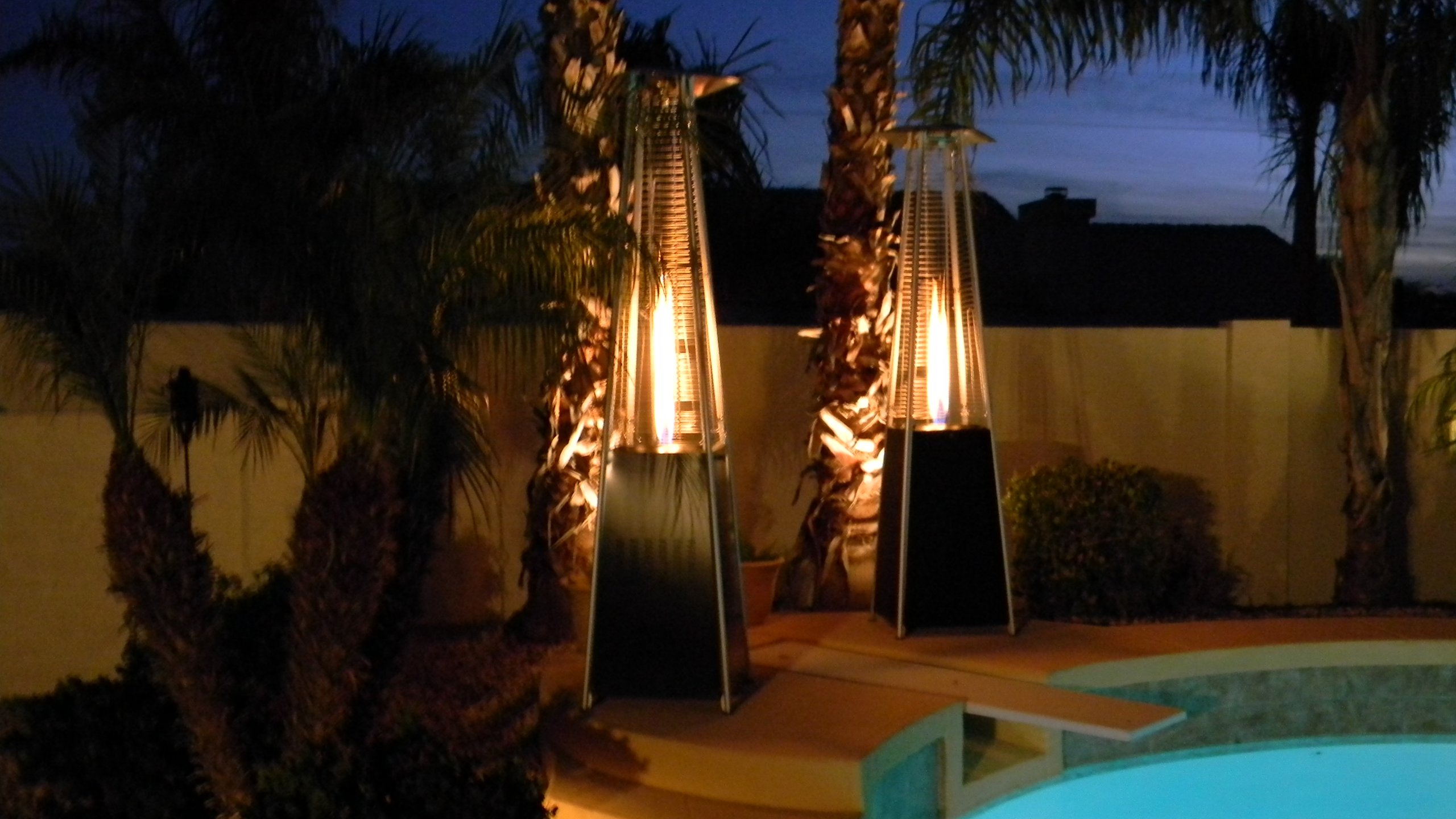 Hiland HLDSO1-WGTHG Pyramid Glass Tube Propane Patio Heater w/Wheels, 40,000 BTU, Hammered Bronze