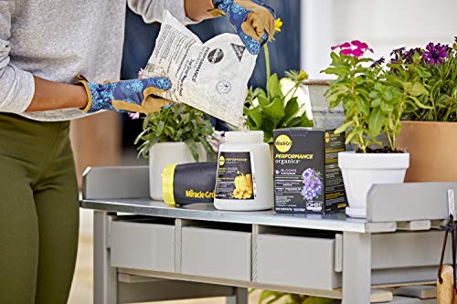 Miracle-Gro Performance Organics Blooms Plant Nutrition - Plant Food with Organic Ingredients Feeds Instantly, for Flowering Plants, Apply Every 7 Days for a Beautiful Garden, 1 lb.