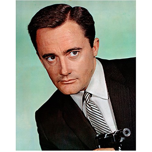 The Man from U.N.C.L.E. 8x10 Photo Robert Vaughn Pointing Gun Light Blue Background kn