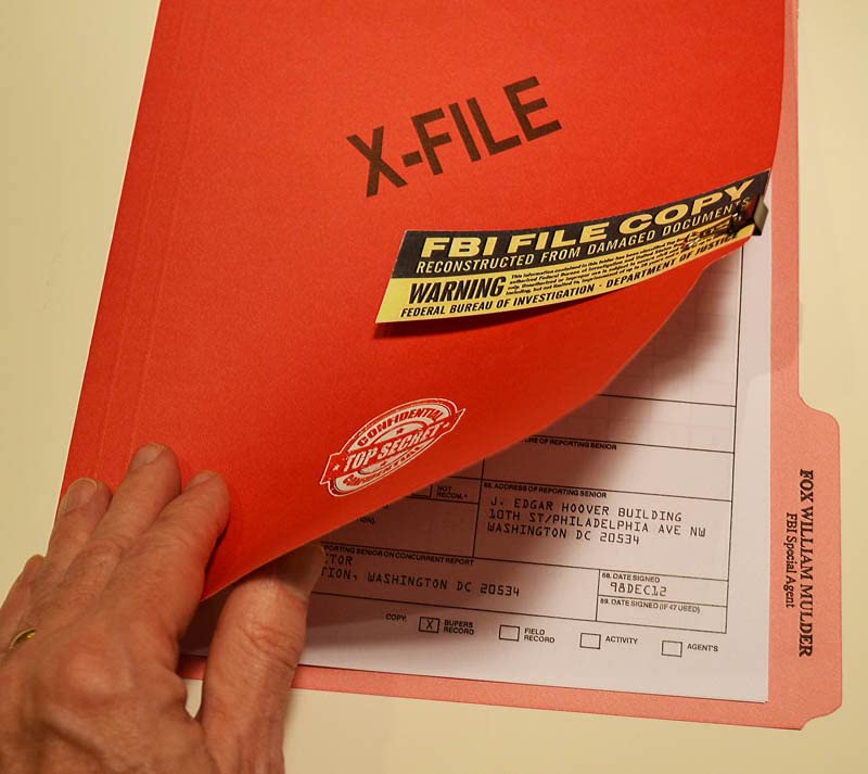 X-FILES DAVID DUCHOVNY "Agent Mulder" RARE Copy Prop of his FBI File, GREAT READ!