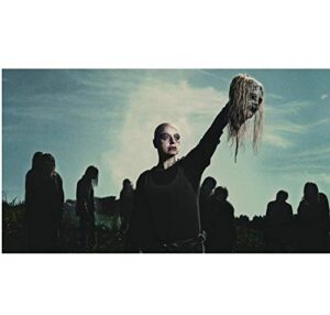 walking dead samantha morton as alpha holding zombie face up ahead of zombies 8 x 10 inch photo