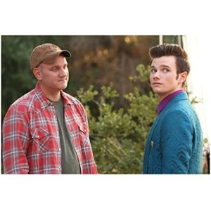 glee mike o’malley as burt hummel with chris colfer as kurt looking over shoulder 8 x 10 inch photo