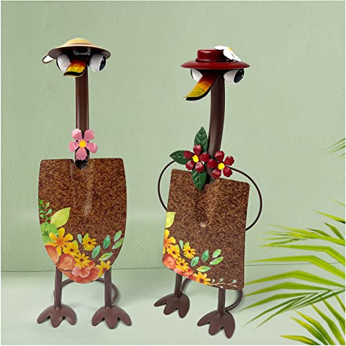 HONGLAND Metal Duck Garden Art,Shovels Ornaments Duck Garden Statues,Outdoor Couple Duck Garden Decor,Farmhouse Yard Lawn Christmas Decorations,Housewarming Garden Gift-2 Pack