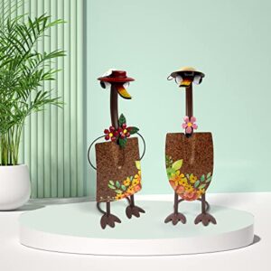 HONGLAND Metal Duck Garden Art,Shovels Ornaments Duck Garden Statues,Outdoor Couple Duck Garden Decor,Farmhouse Yard Lawn Christmas Decorations,Housewarming Garden Gift-2 Pack