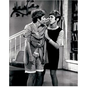 vicki lawrence (8 inch by 10 inch) photograph the carol burnett show mama’s family vicki! b&w pic from ankles up w/arm around carol burnett on set kn